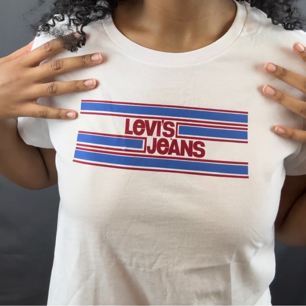 Levis Jeans T-shirt in size medium.